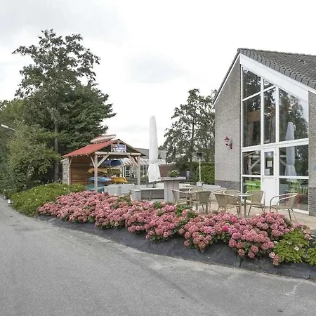 In With 1 Bedroom Дом отдыха *